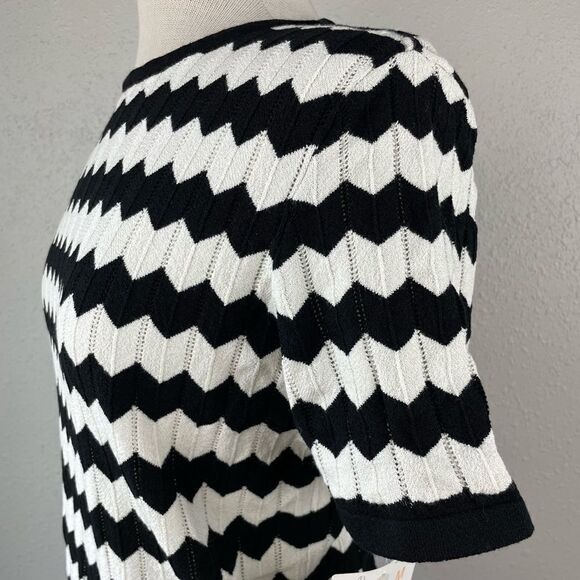 NWT Short Sleeve Sweater Top Size M - Picture 4 of 7